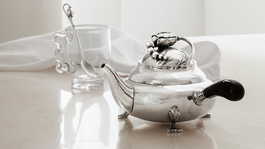 Чайник из серии Blossom — первые работы Георга Йенсена