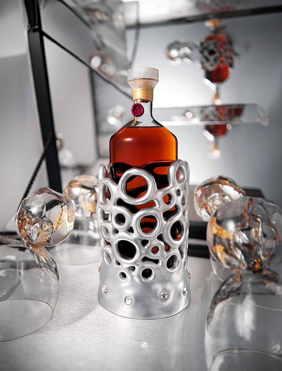 Коньяк Hennessy Beaute du Siecle в бутылке от Baccarat