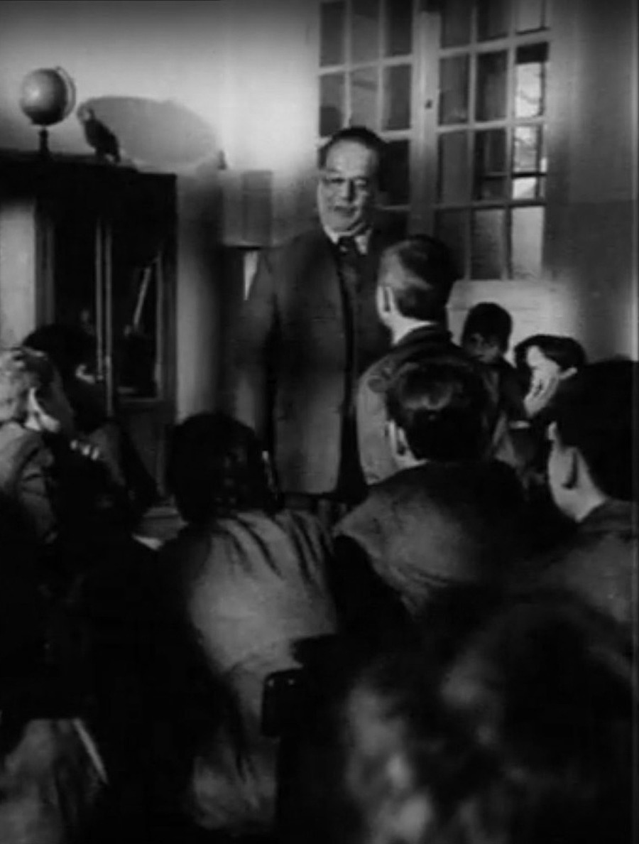 Кадры из реклама о школьнике Дегрене