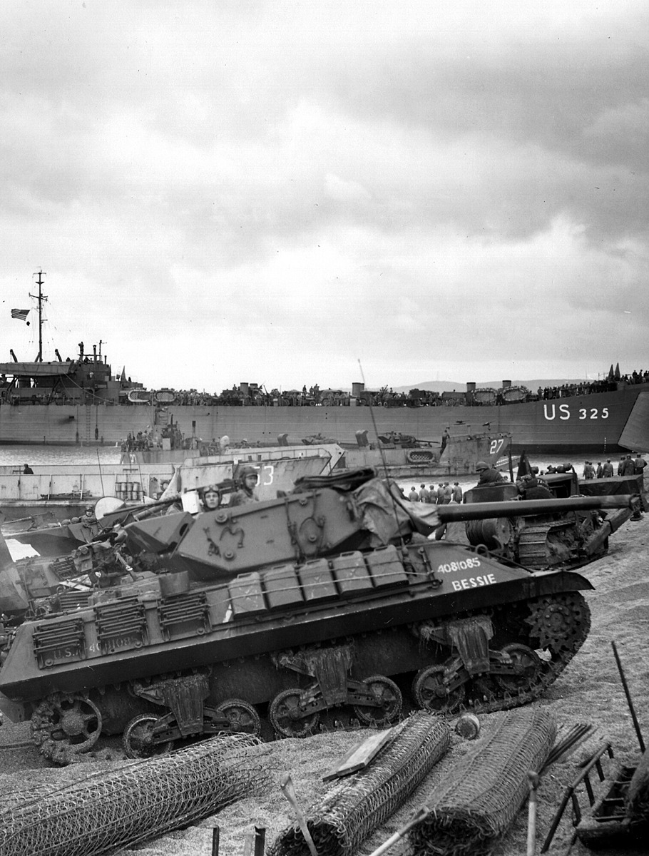 Высадка американских танков в Нормандии