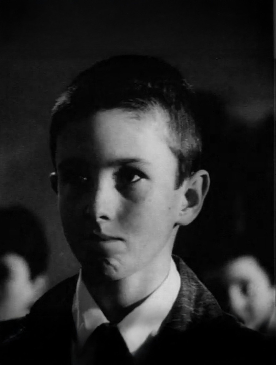 Кадры из реклама о школьнике Дегрене