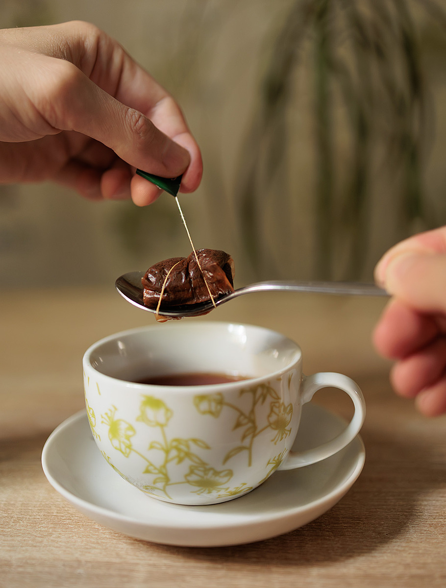 Неверный способ убрать чайный пакетик