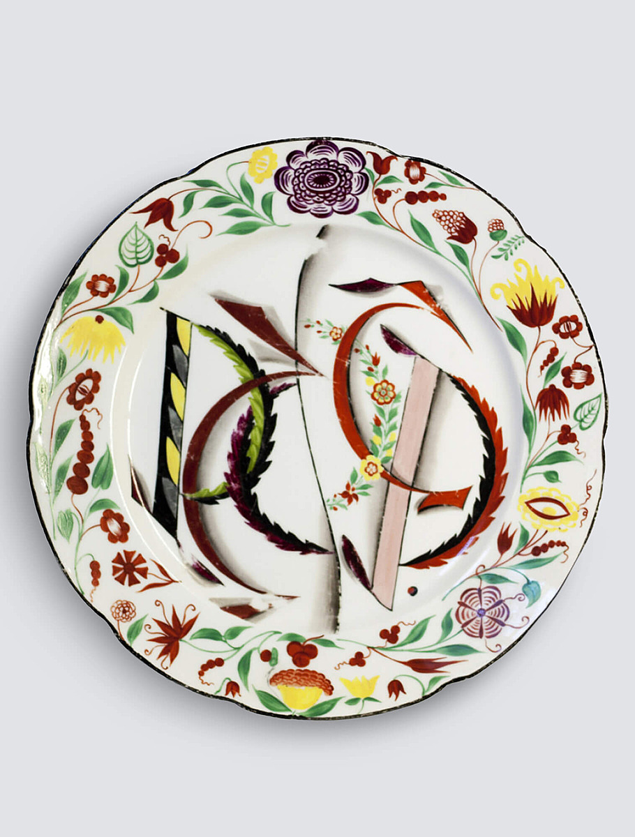 Тарелка с монограммой «РСФСР» в окружении цветов и плодов, 1918 г.