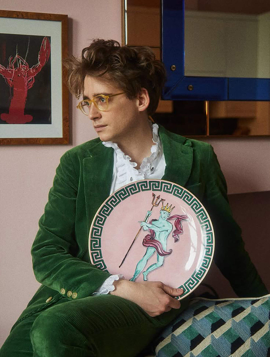 Люк Эдвард Холл