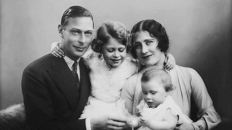 Георг VI с семьей, девочка в центре — будущая королева Елизавета II