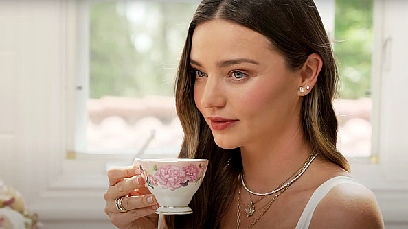 Miranda Kerr от Royal Albert: чайная посуда, вдохновлённая семейными традициями