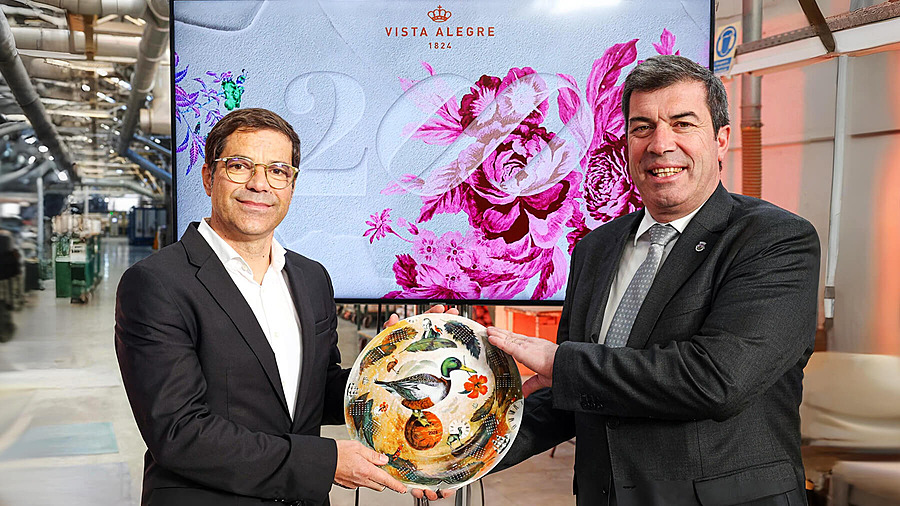 Тарелка-календарь от Vista Alegre с изображением утки