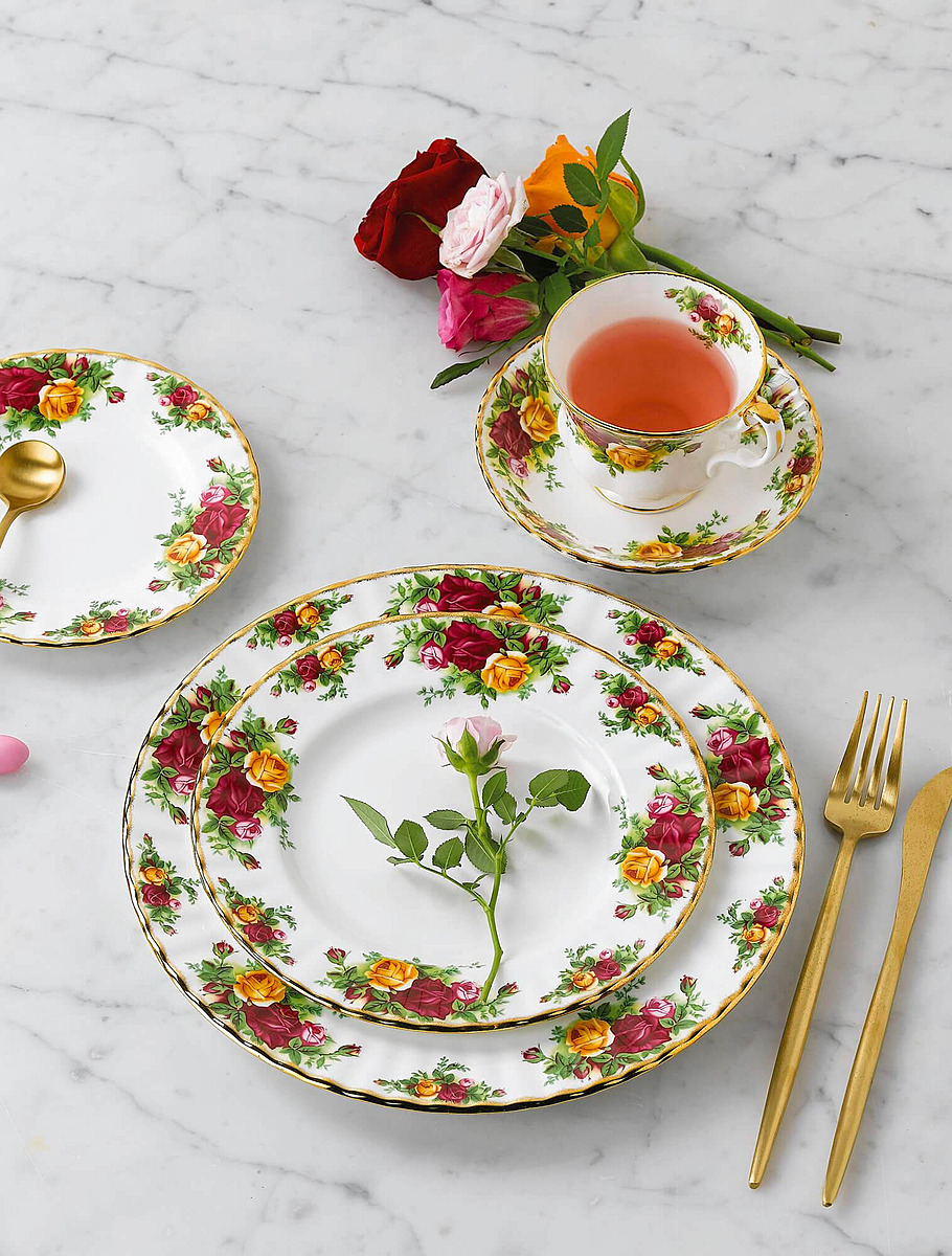 Посуда в винтажном стиле Old Country Roses от Royal Albert