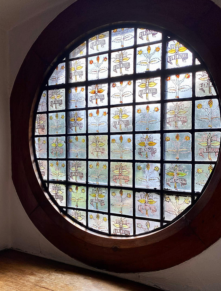 Витражное окно