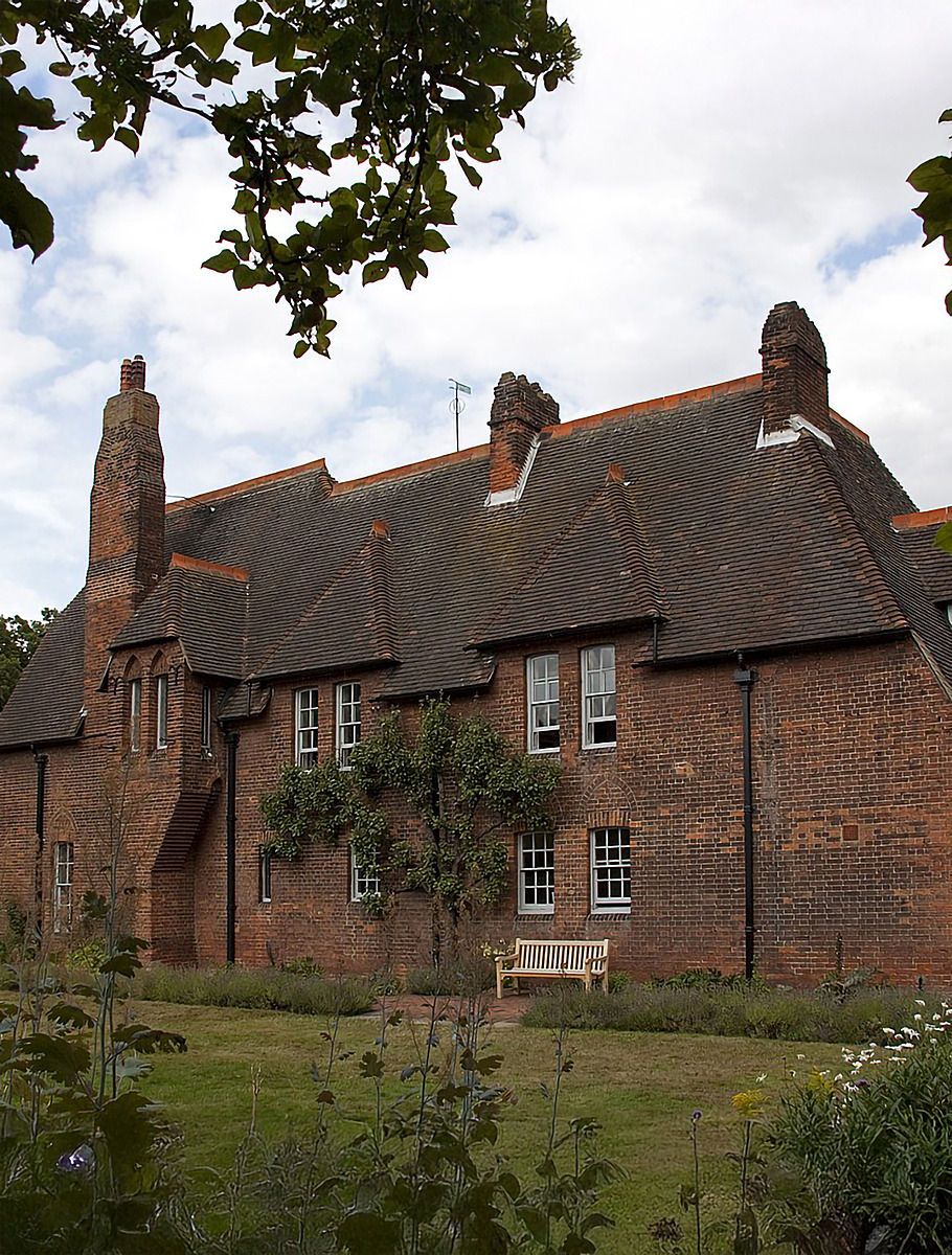 Задний фасад «Красного дома» Уильяма Морриса