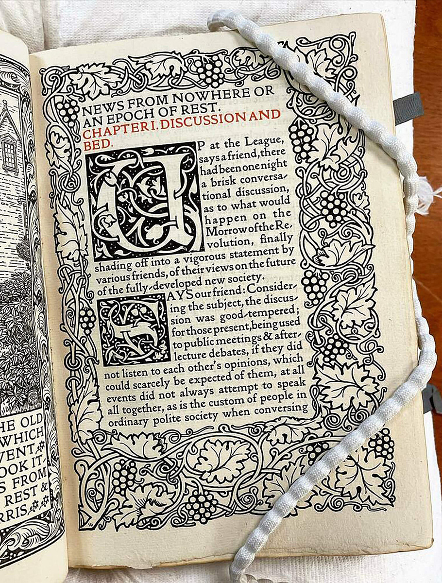 Книга издательства «Келмскотт Пресс»