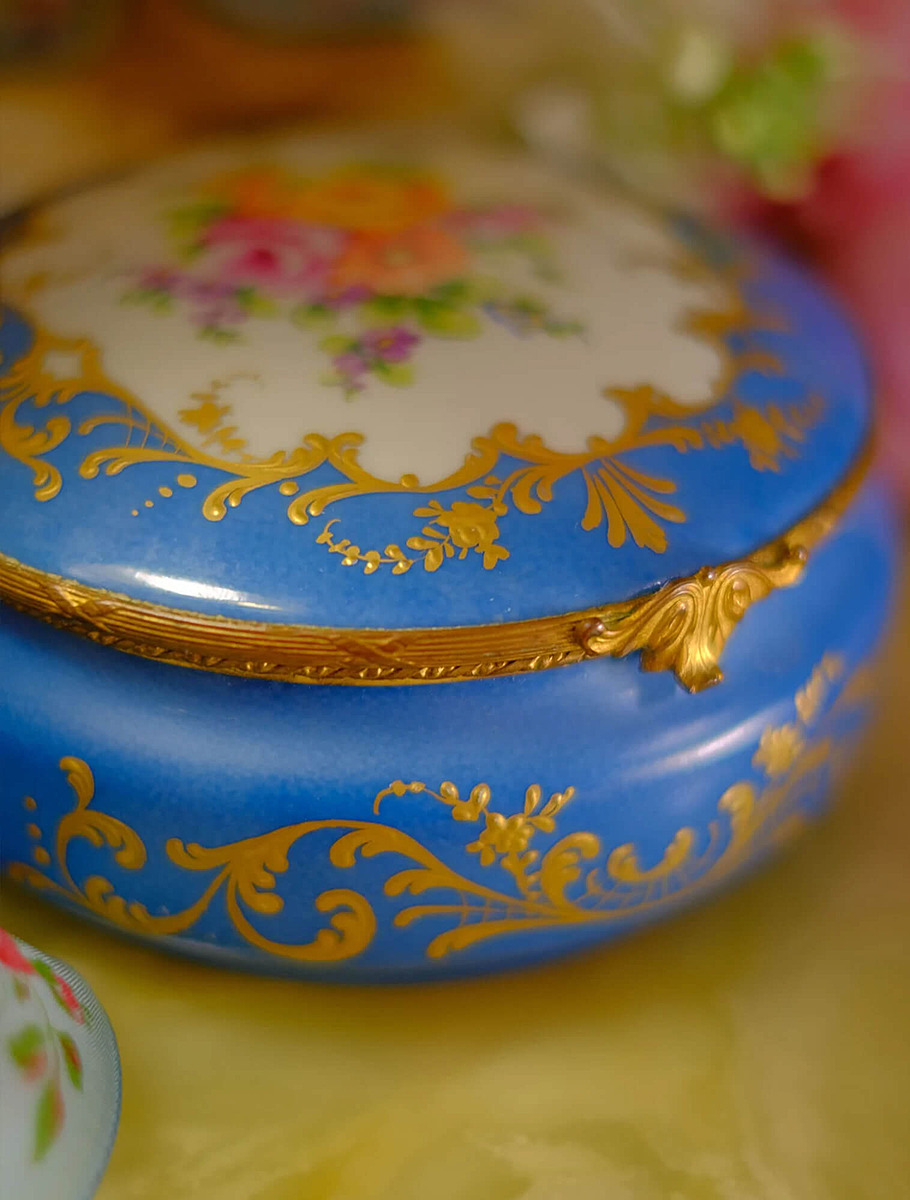 Антикварная шкатулка в стиле Limoges Box 