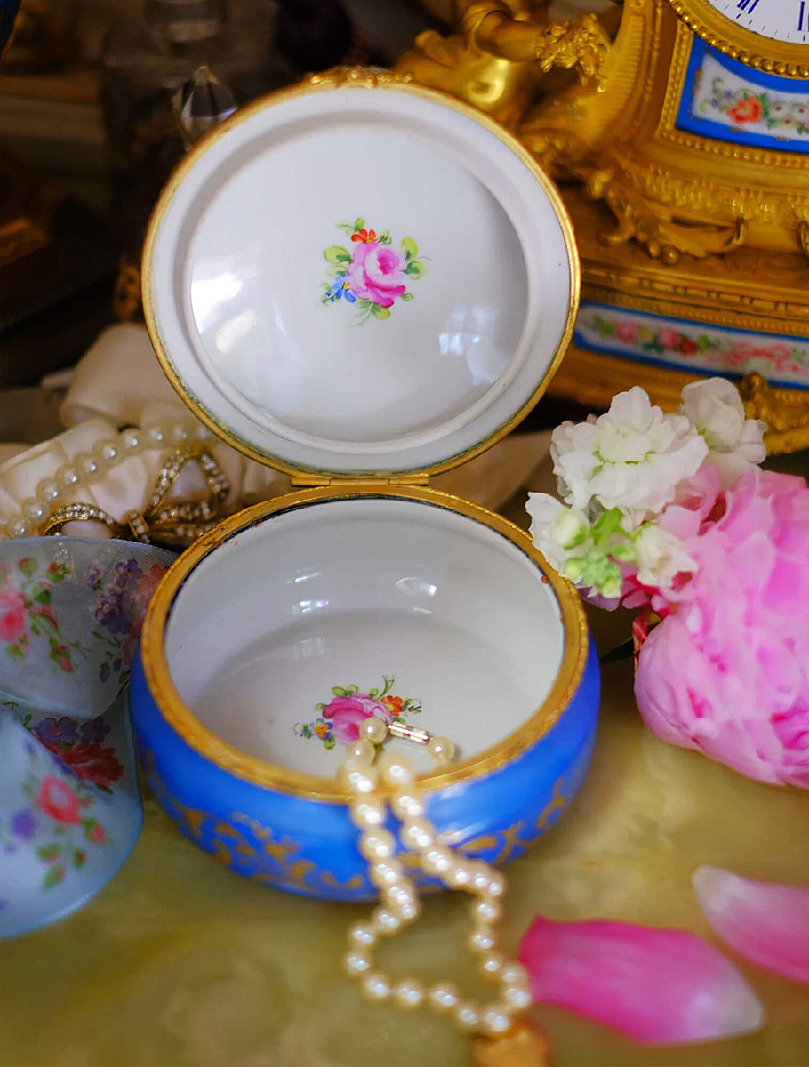 Антикварная шкатулка в стиле Limoges Box 