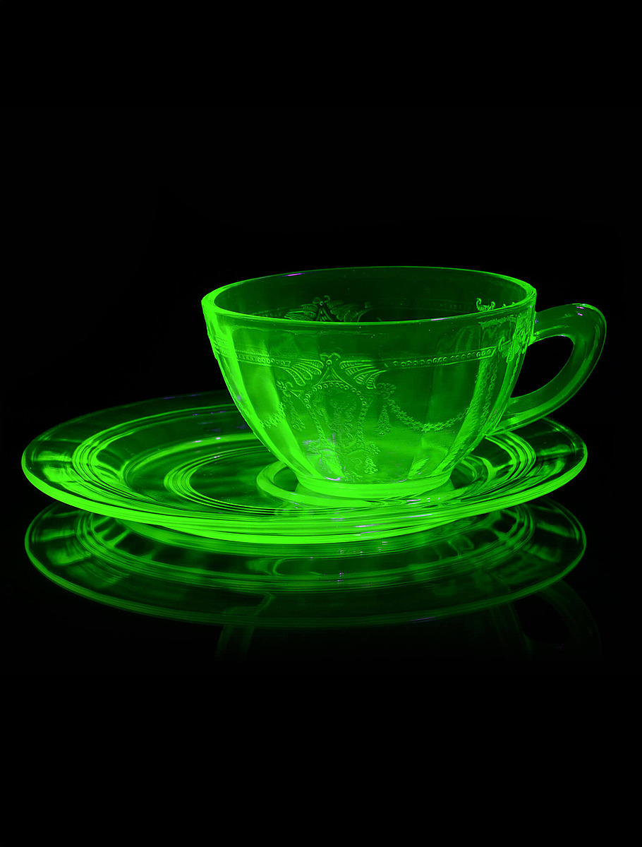 Урановое стекло