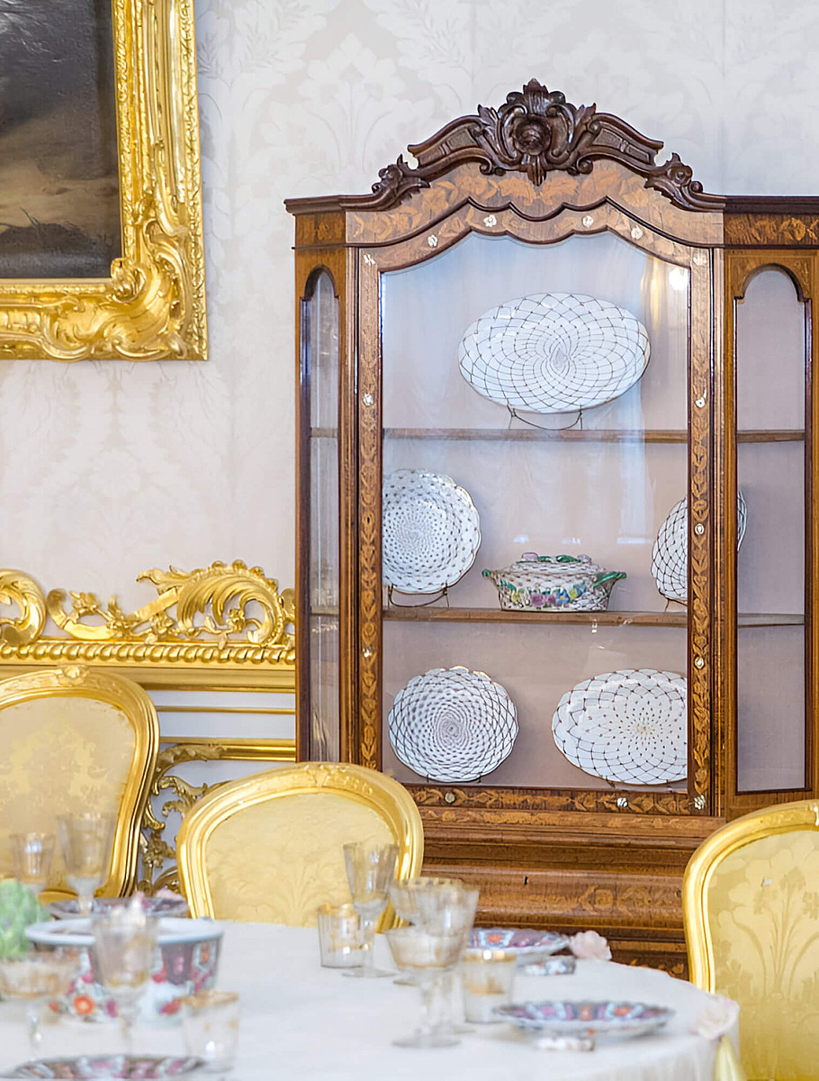 Екатерининский дворец, буфет в Белой парадной столовой