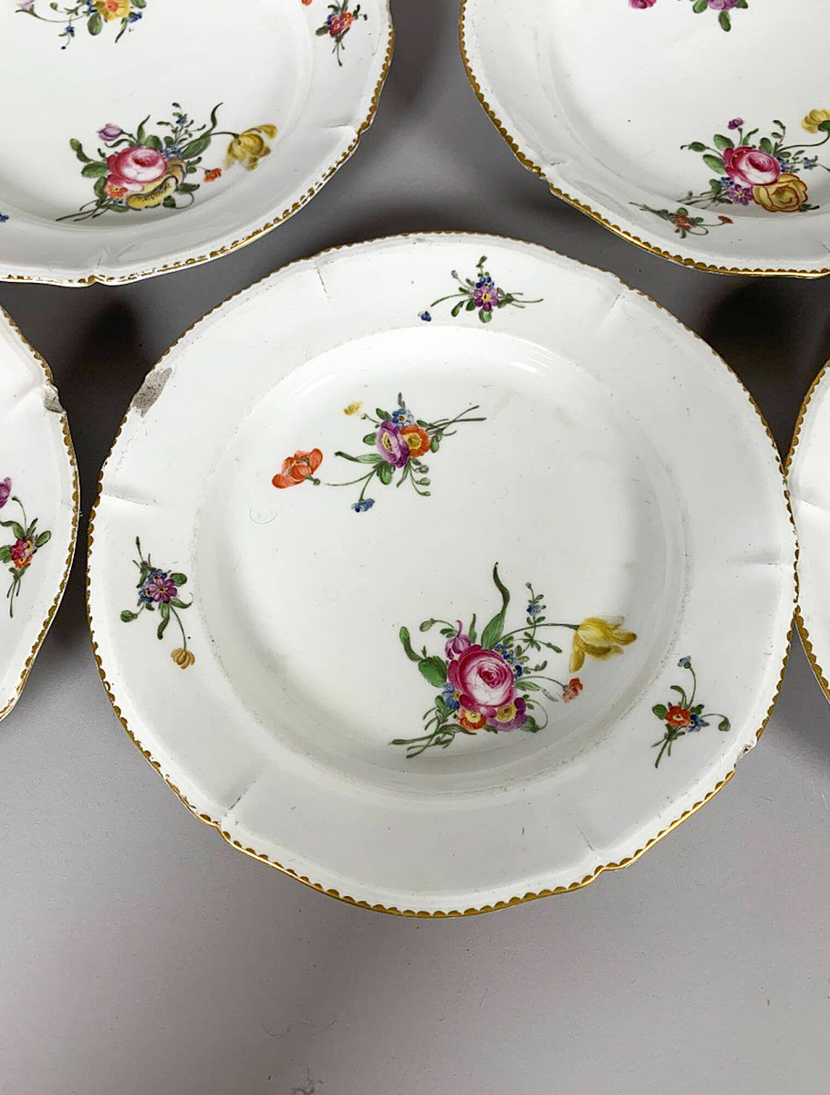 Одни из первых тарелок из лиможского фарфора