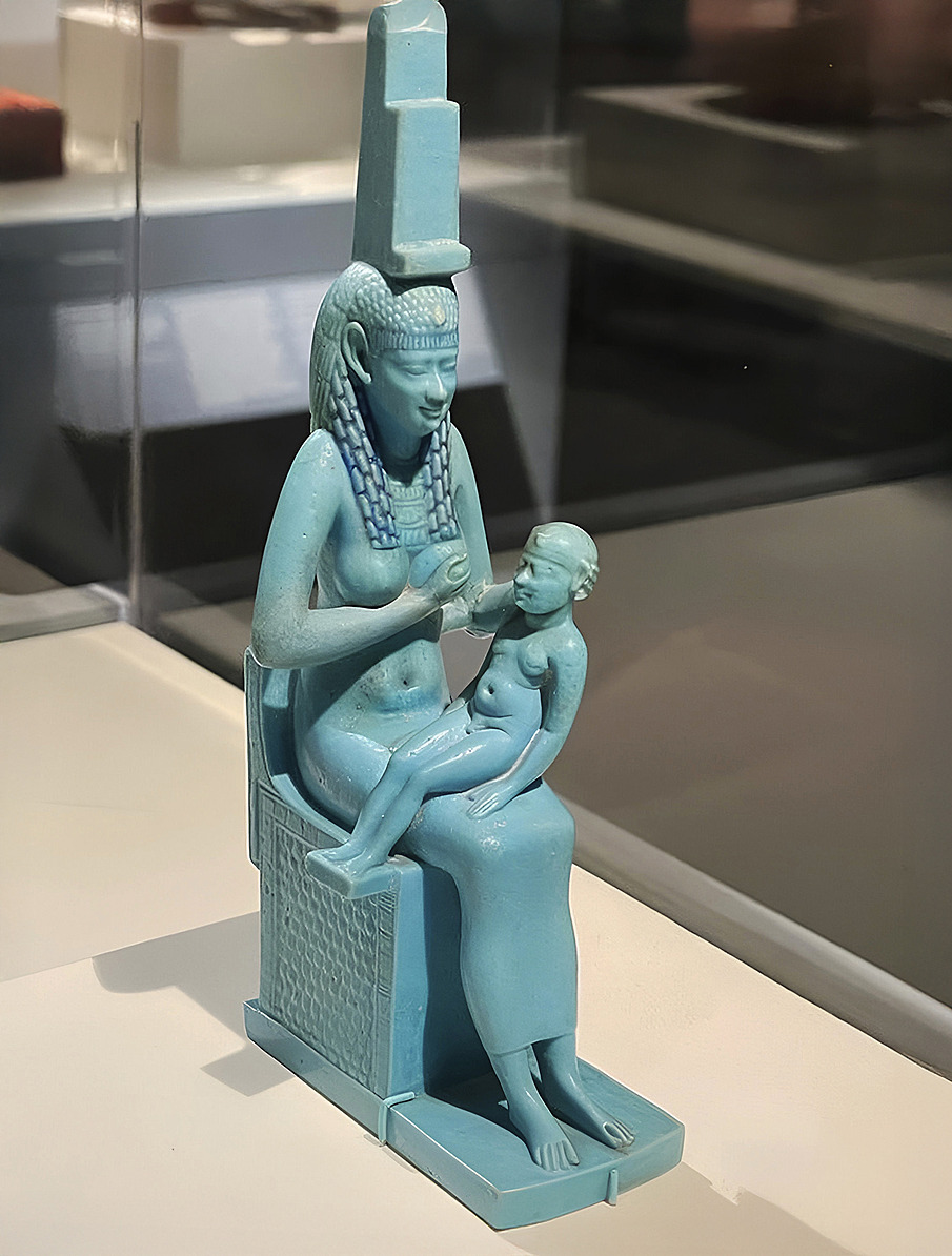 Статуэтка Исиды из фаянса