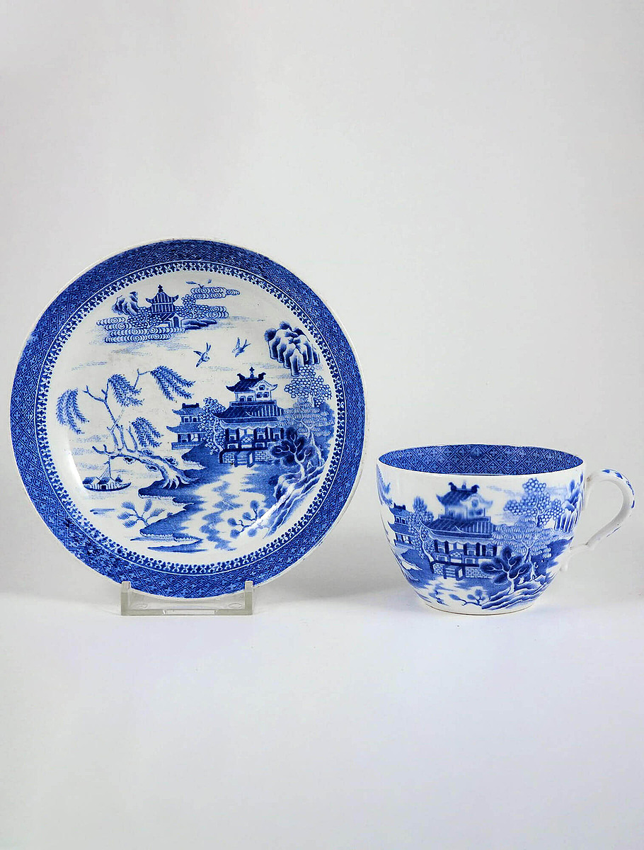 Чайная пара из костяного фарфора  с подглазурной печатью