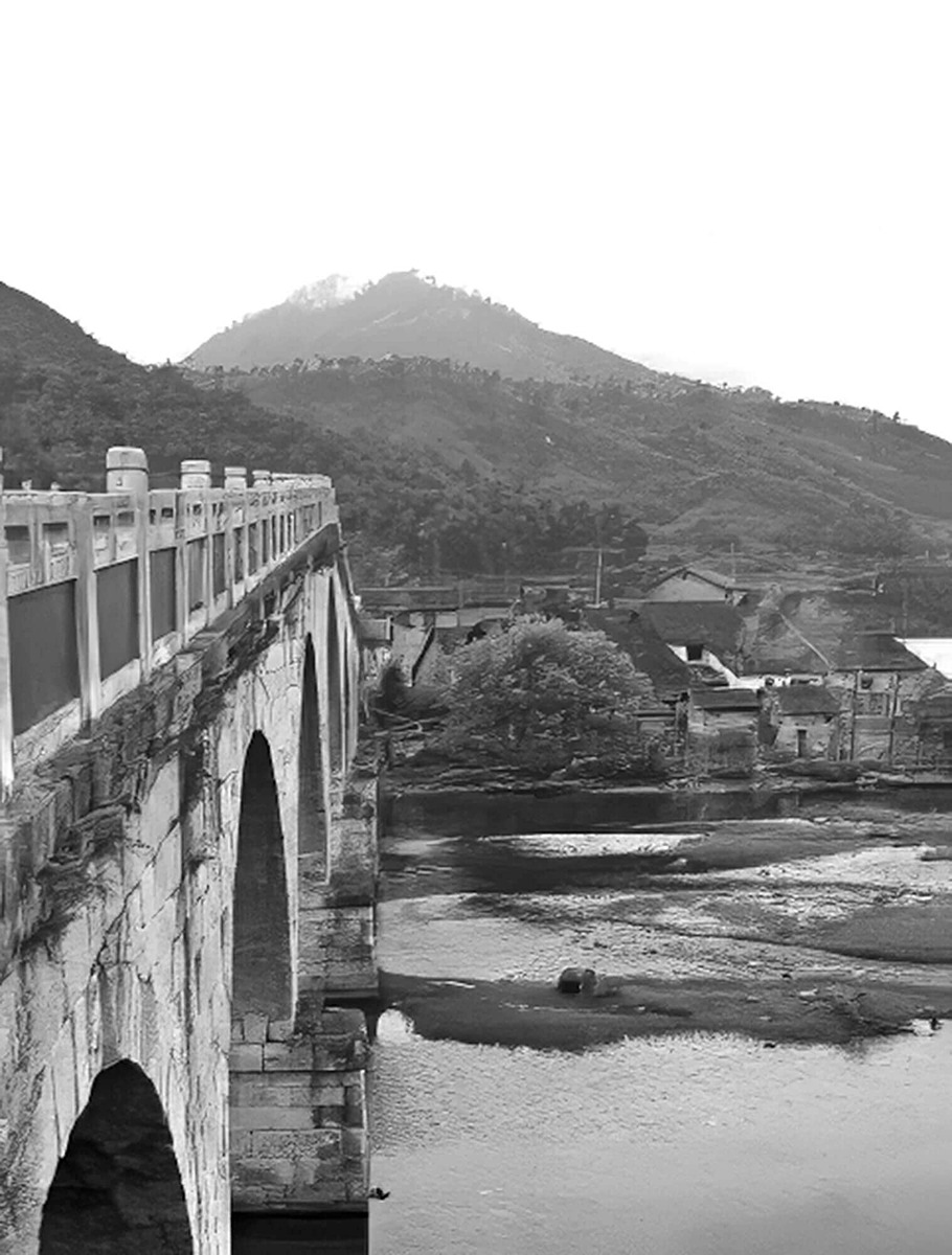 Вид на гору Гаолин (Gao Ling)