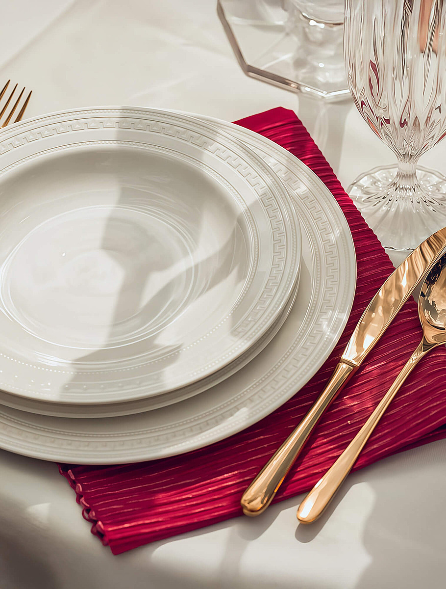 Неправильная сервировка суповой тарелки