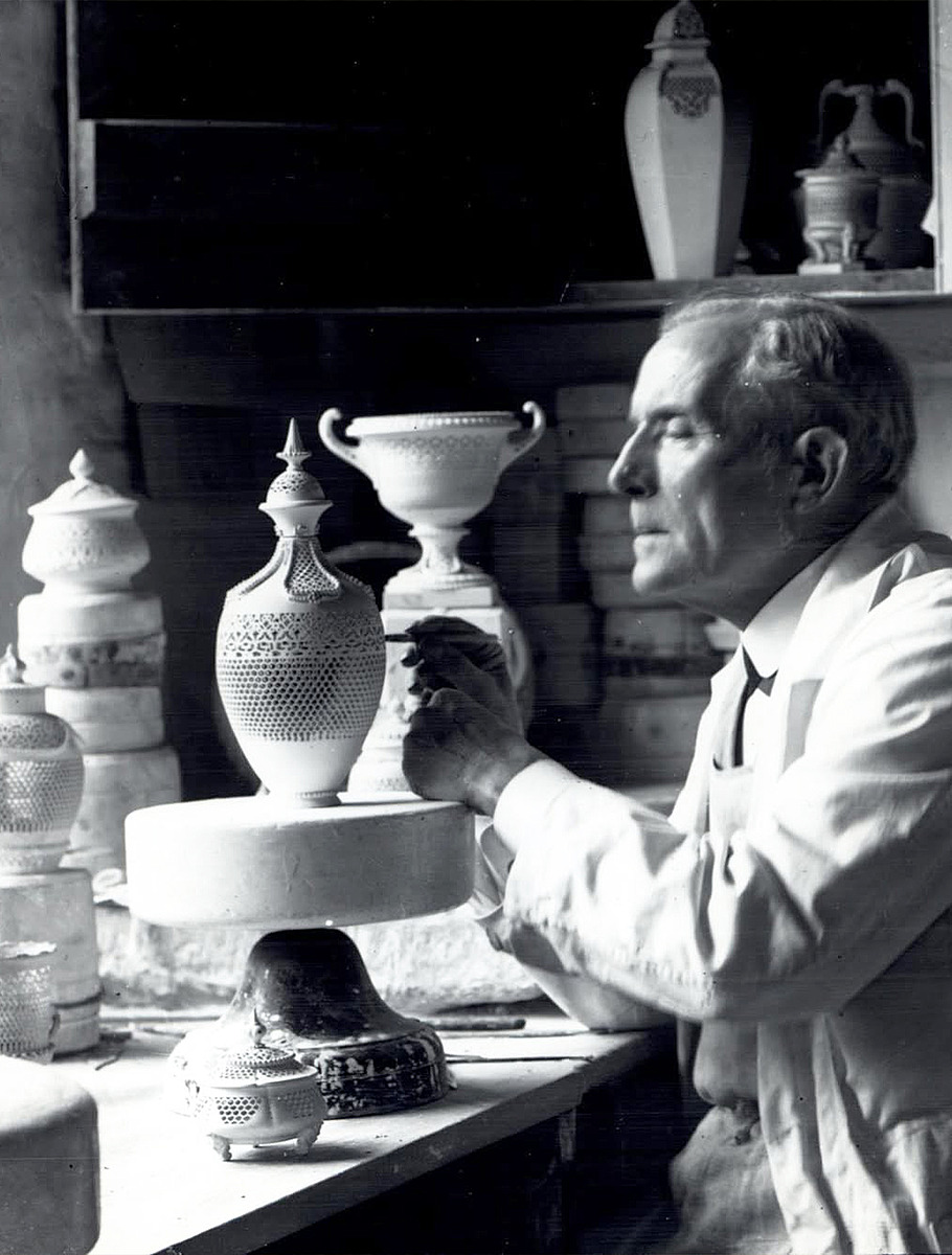 Джордж Оуэн за работай