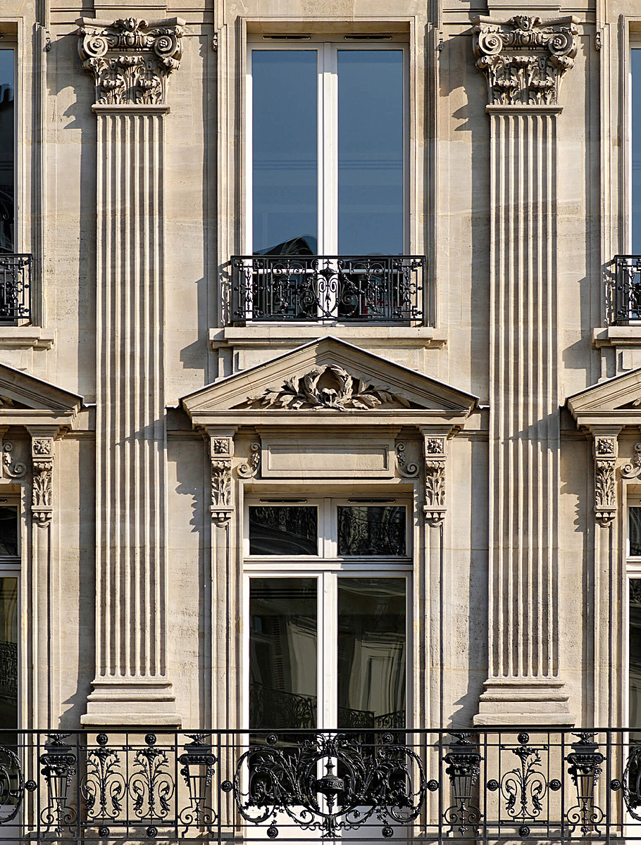 Пилястра на фасаде здания