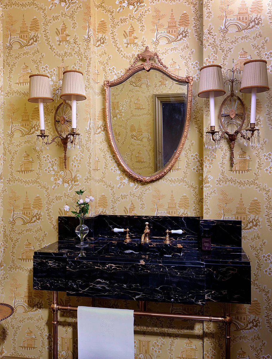 Мраморная раковина в классическом стиле