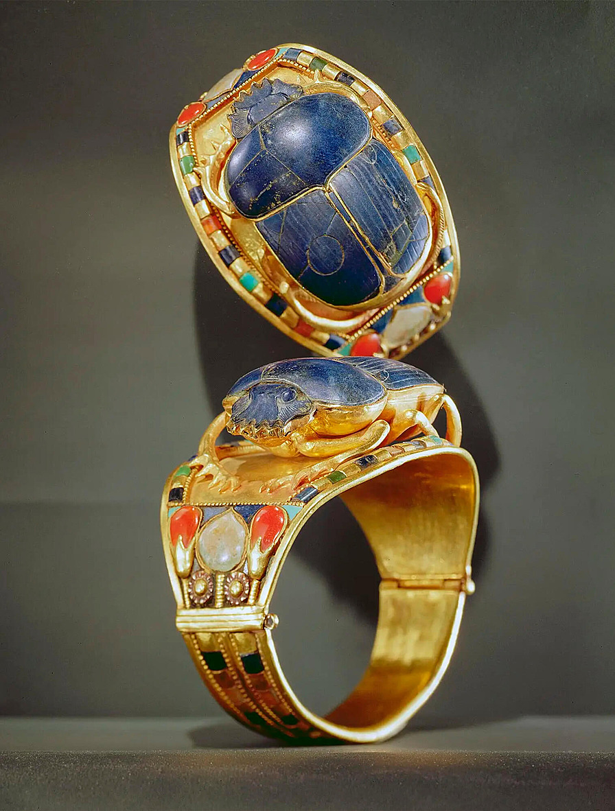 Украшения с египетскими скарабеями и иероглифами Cartier