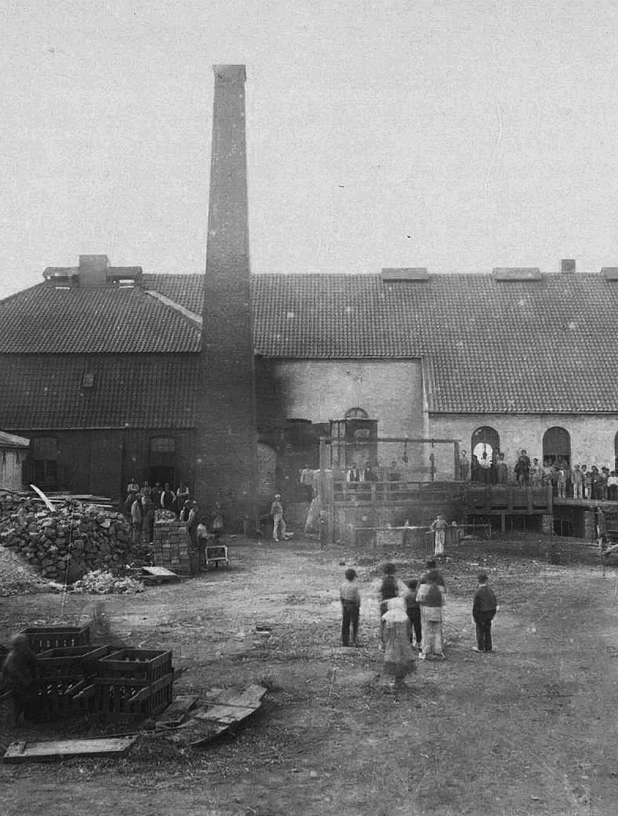 Задний двор завода 1879 год
