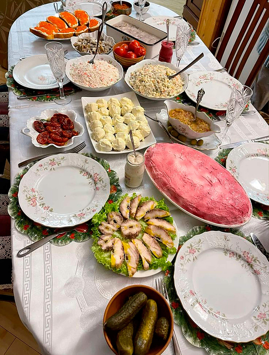 Современный праздничный стол