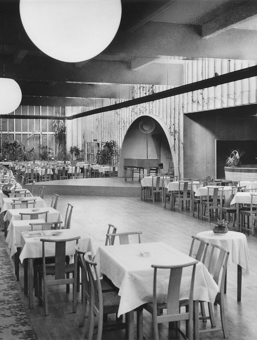 Летний ресторан театра Bellevue; приблизительно 1937 год