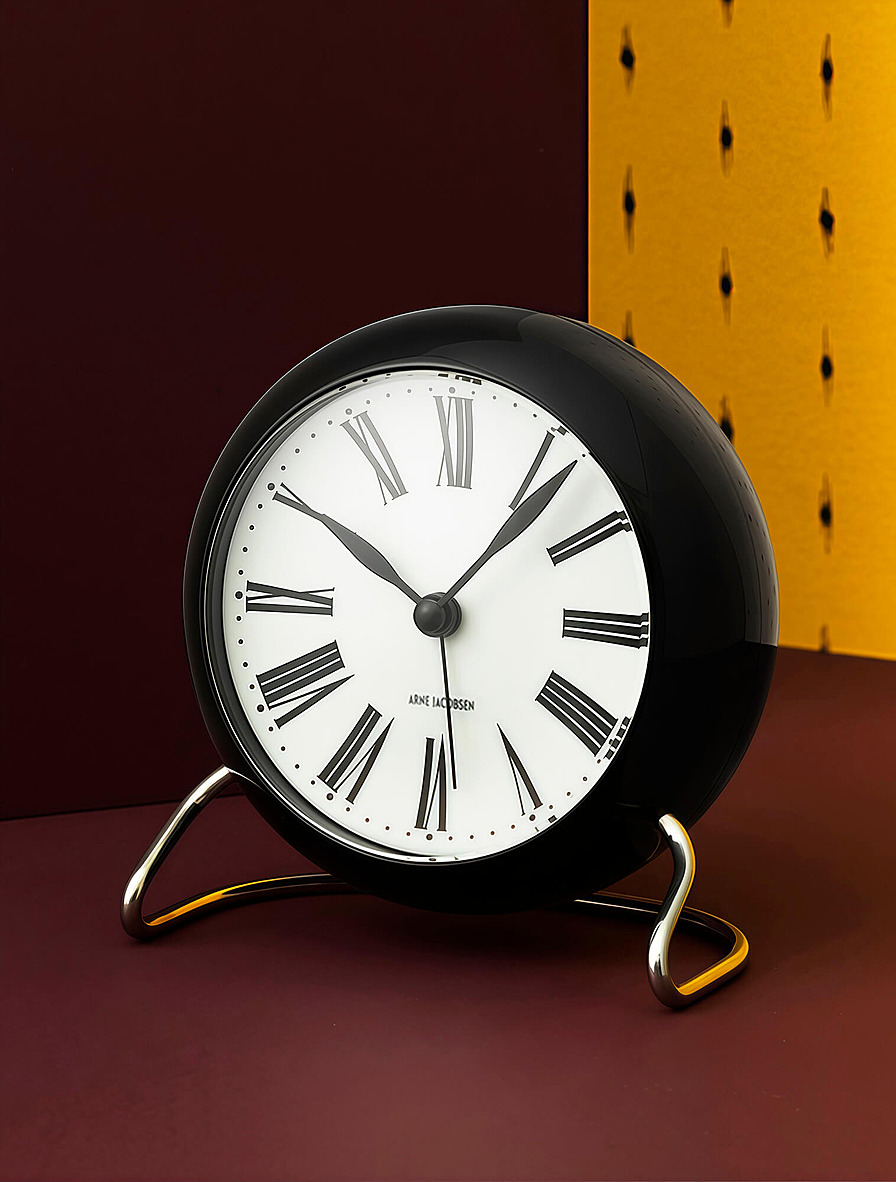 Настольные часы Roman от Arne Jacobsen