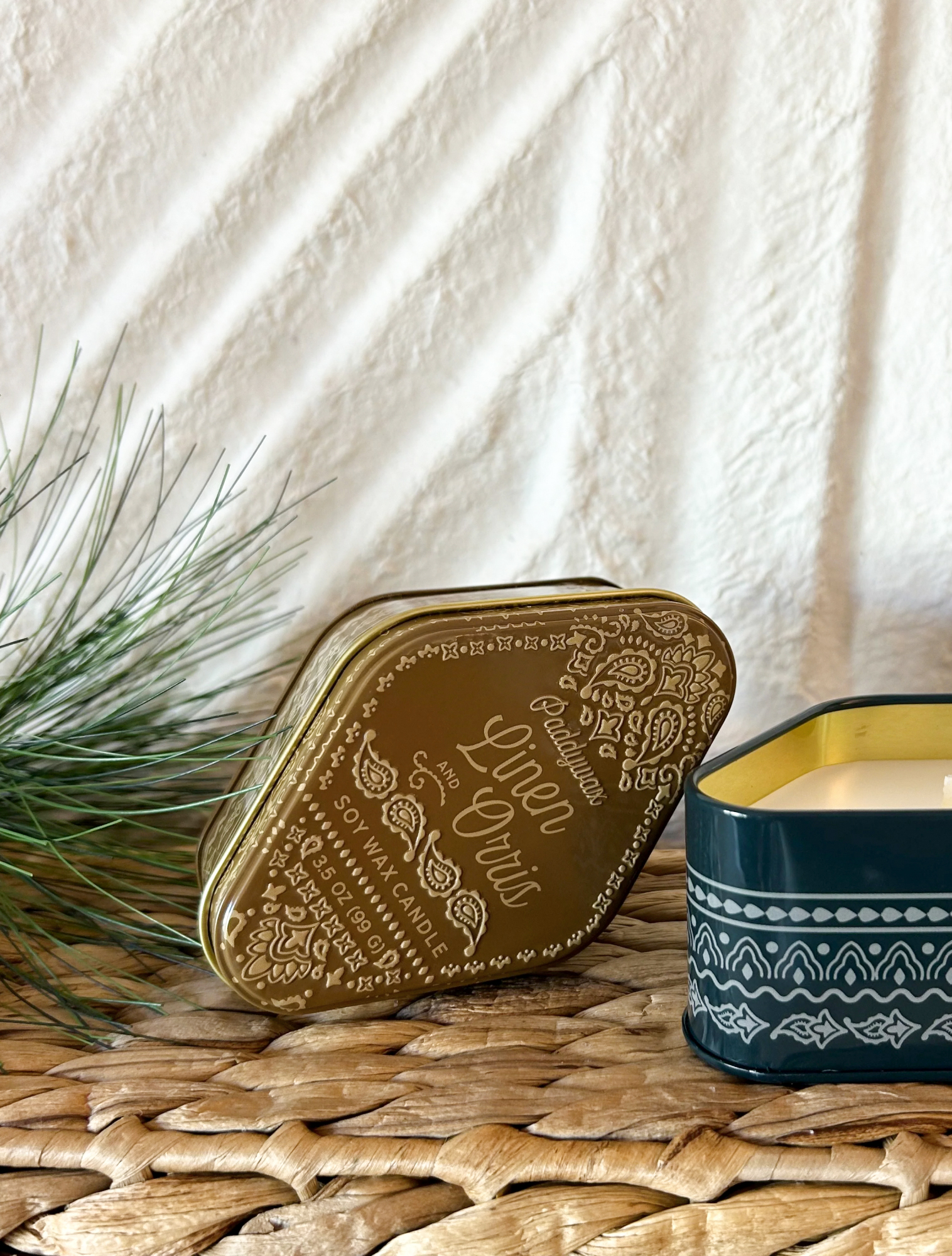 Ароматическая свеча Station Linen & Orris, 11x5 см от Paddywax