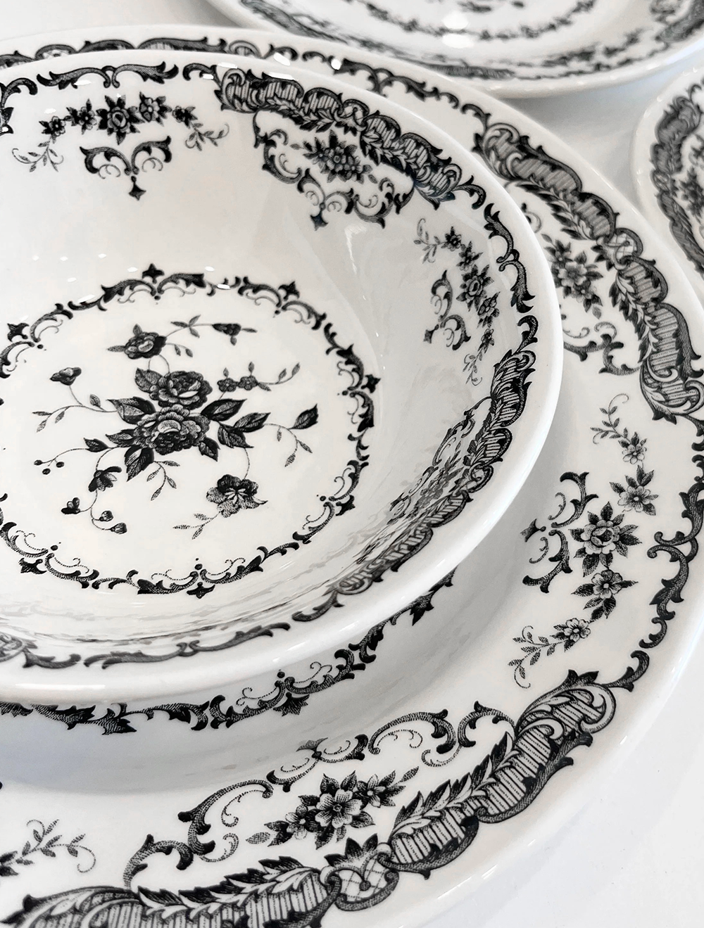 Сервировочный салатник Rose Black, 23,5 см от Bitossi Home