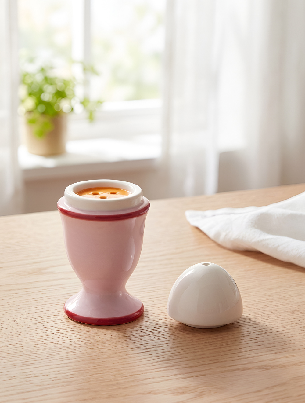 Набор из солонки и перечницы Egg, 10 см