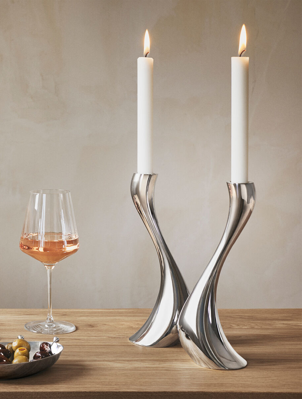 Набор из 2 подсвечников Cobra, 24 см от Georg Jensen
