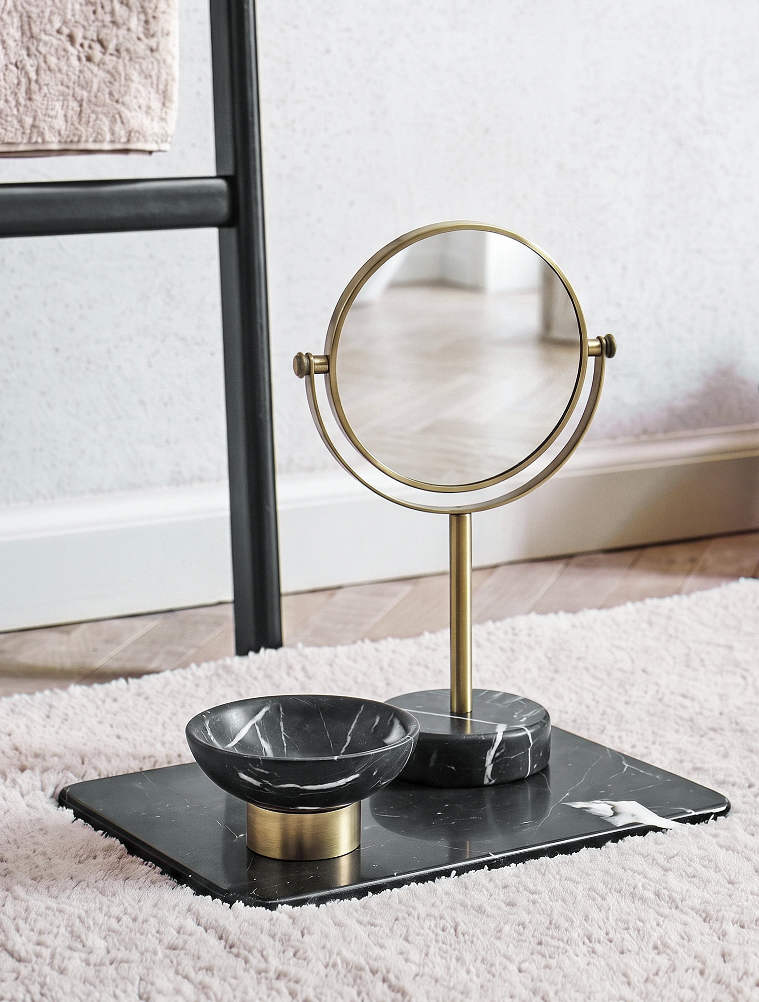 Настольное косметическое зеркало Nero, 30 см