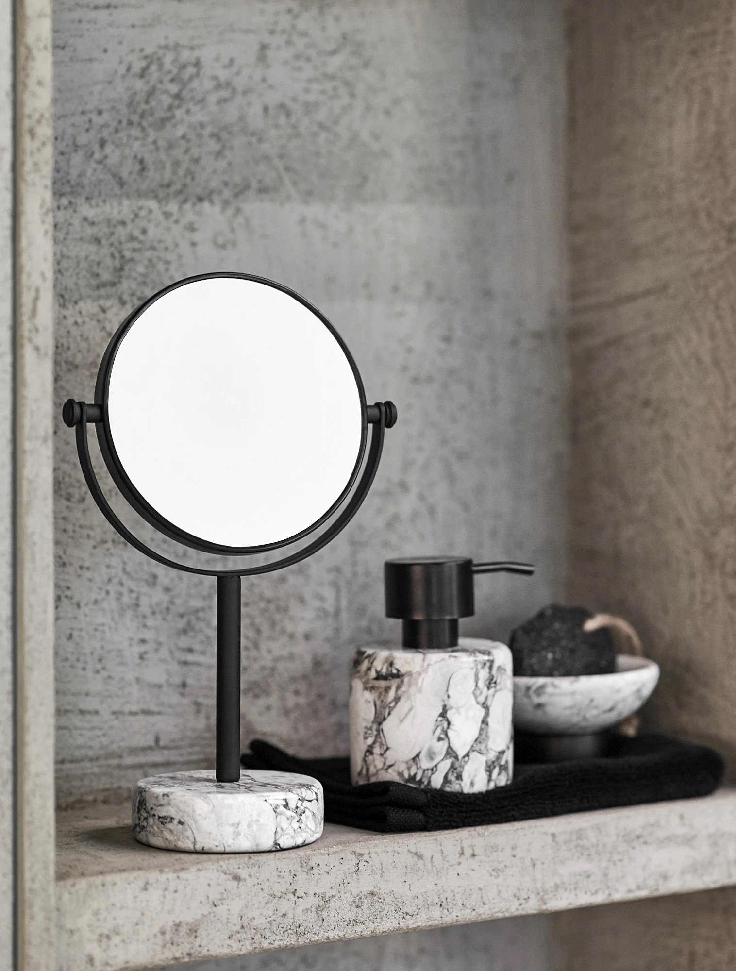 Настольное косметическое зеркало Nero, 30 см