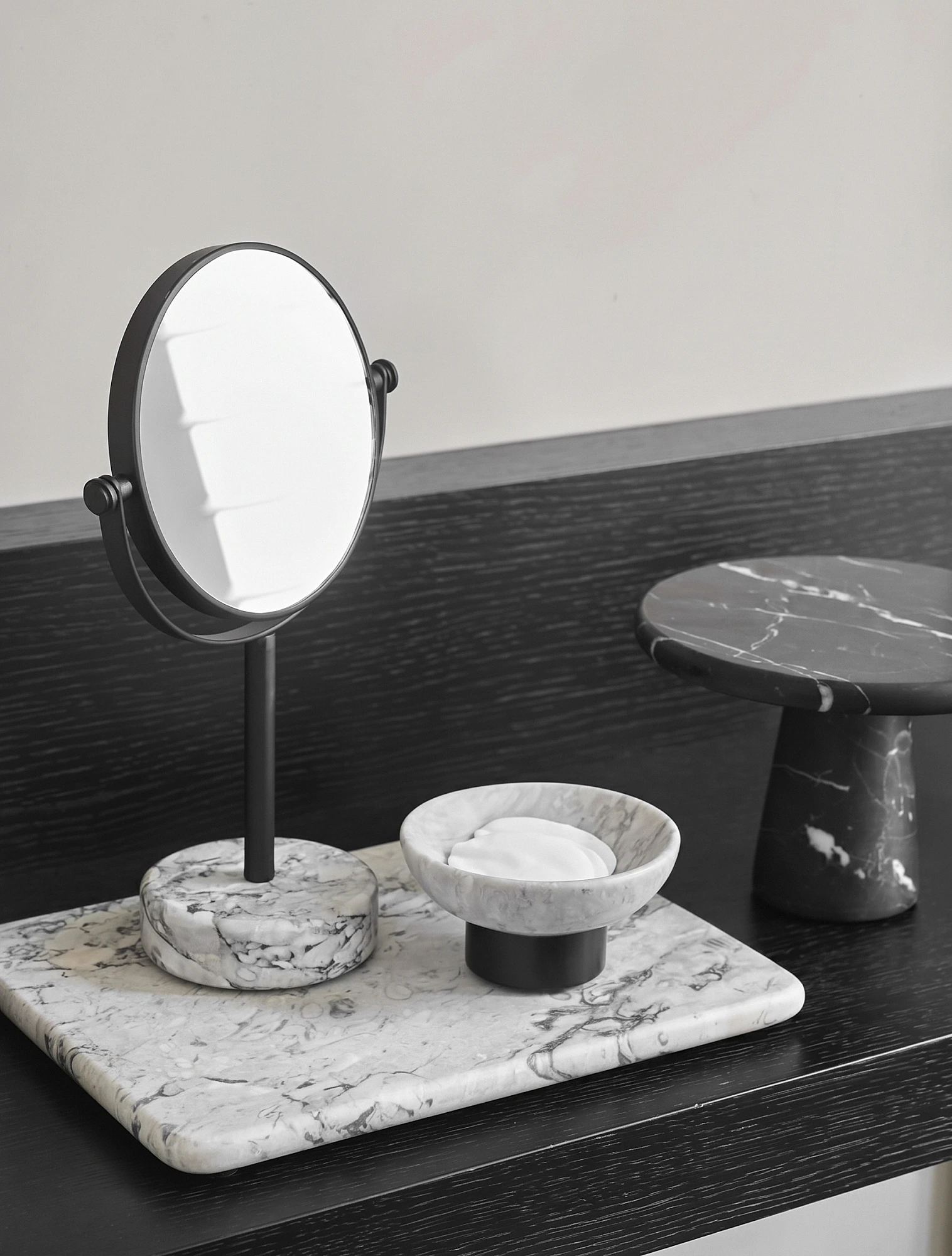 Настольное косметическое зеркало Nero, 30 см