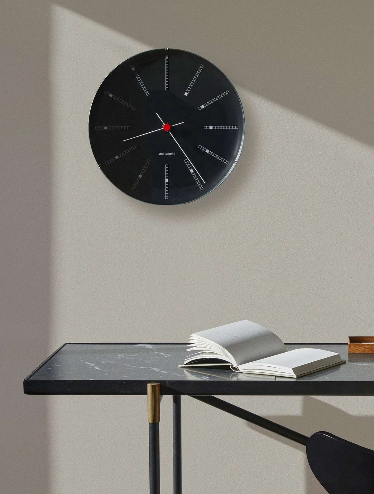 Настенные часы Bankers, 29 см