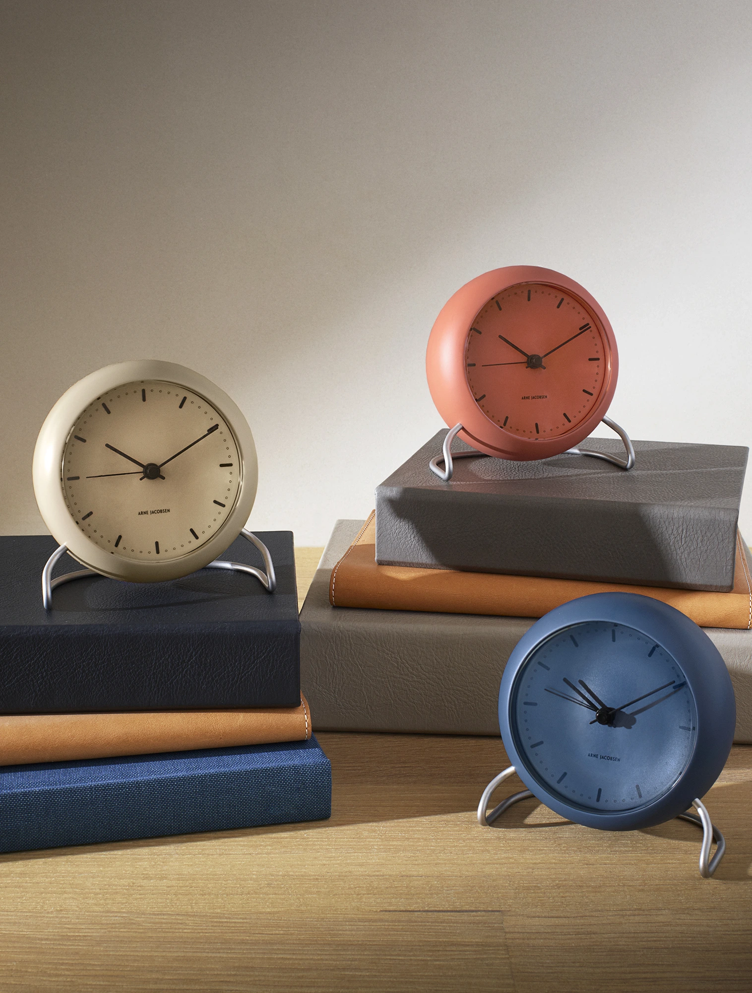 Настольные часы-будильник с подсветкой City Hall, 11,5x12 см