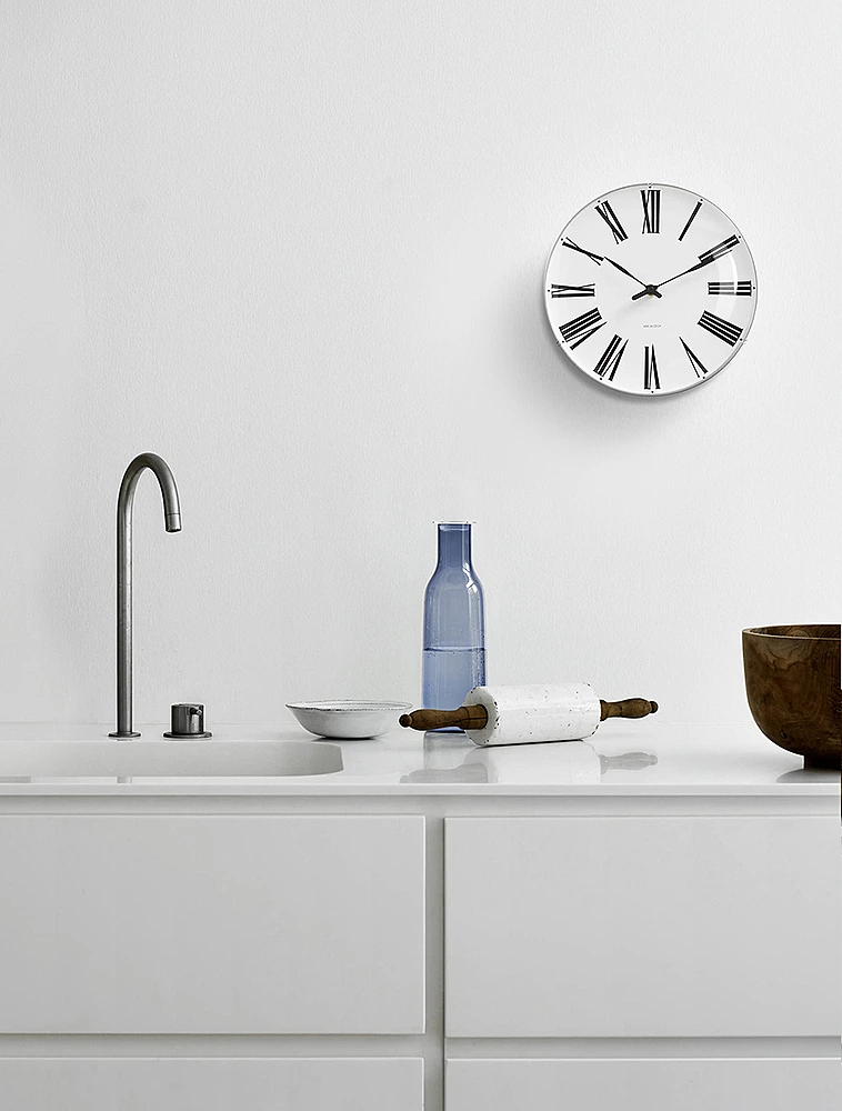 Настенные часы Roman, 29 см от Arne Jacobsen