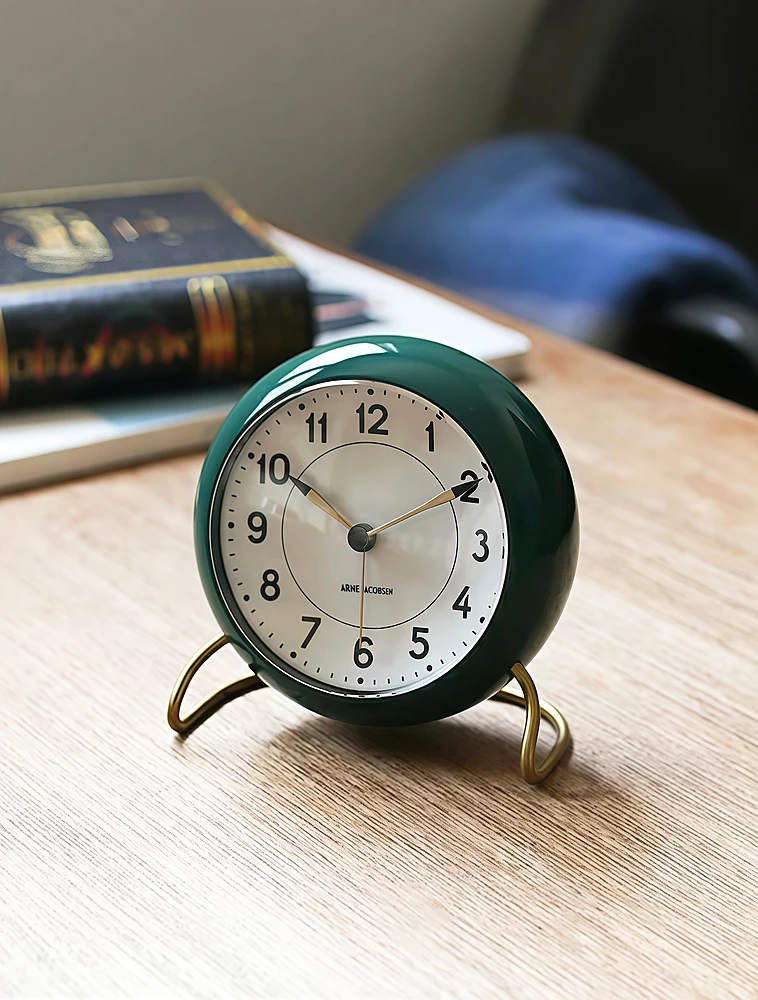 Настольные часы-будильник с подсветкой Station, 11,5x12 см от Arne Jacobsen