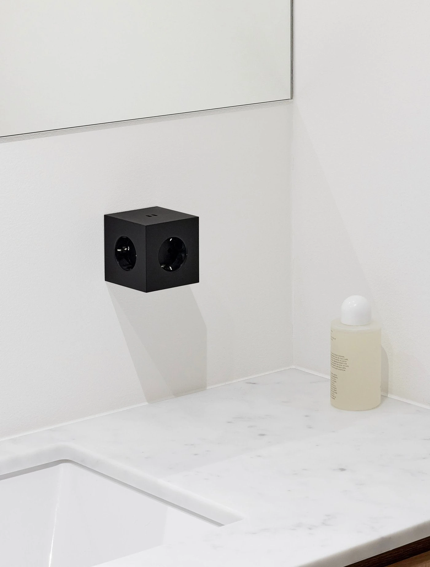 Разветвитель Square Two с USB-C и 3 розетками, 7,5х7,5 см