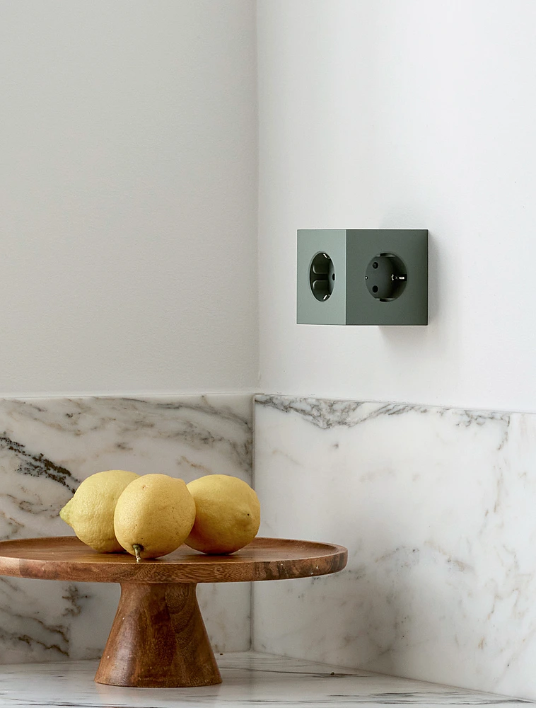 Разветвитель Square Two с USB-C и 3 розетками, 7,5х7,5 см от Avolt