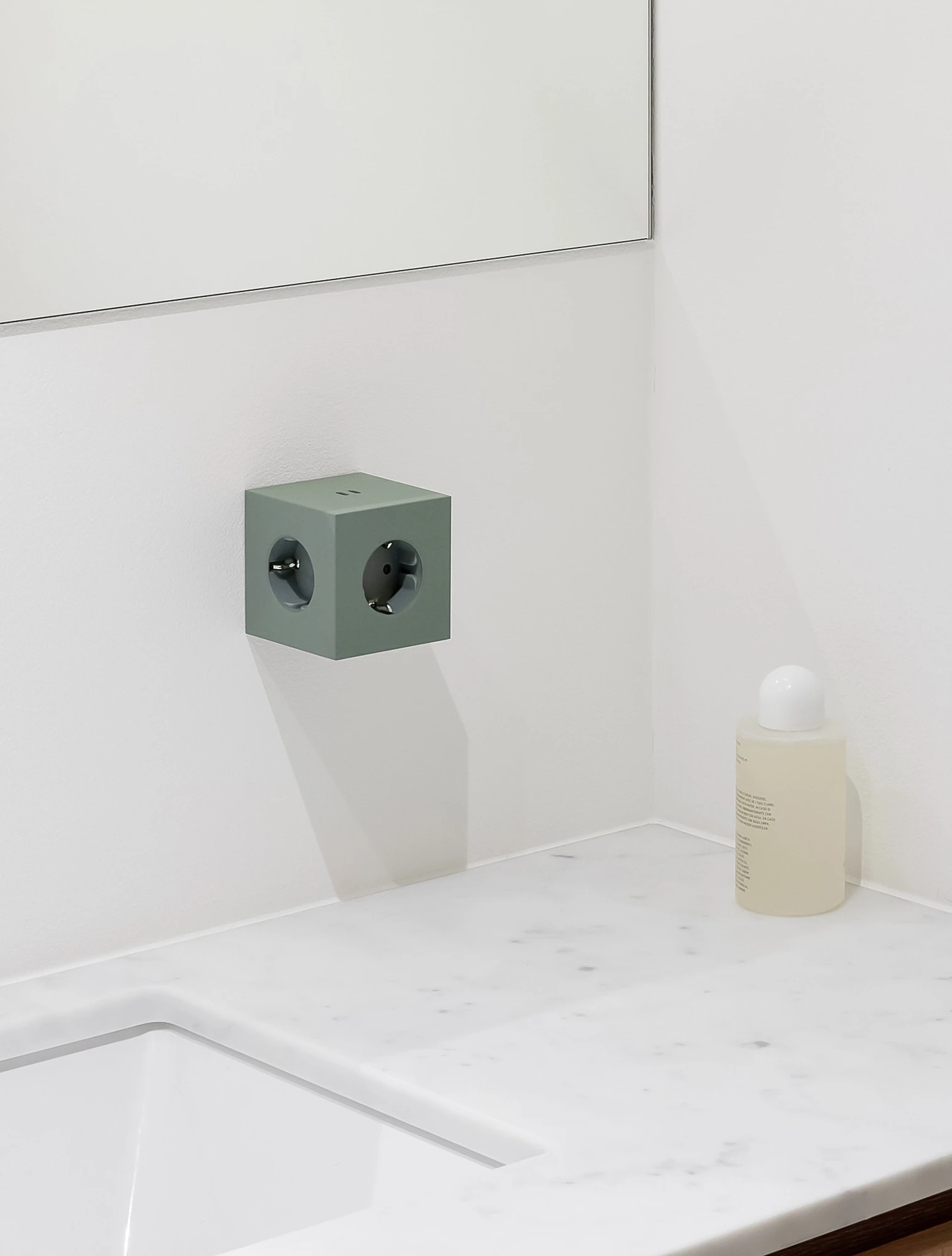 Разветвитель Square Two с USB-C и 3 розетками, 7,5х7,5 см