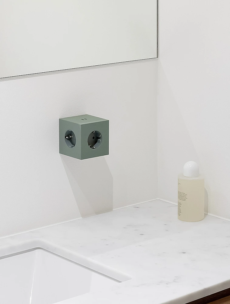 Разветвитель Square Two с USB-C и 3 розетками, 7,5х7,5 см от Avolt