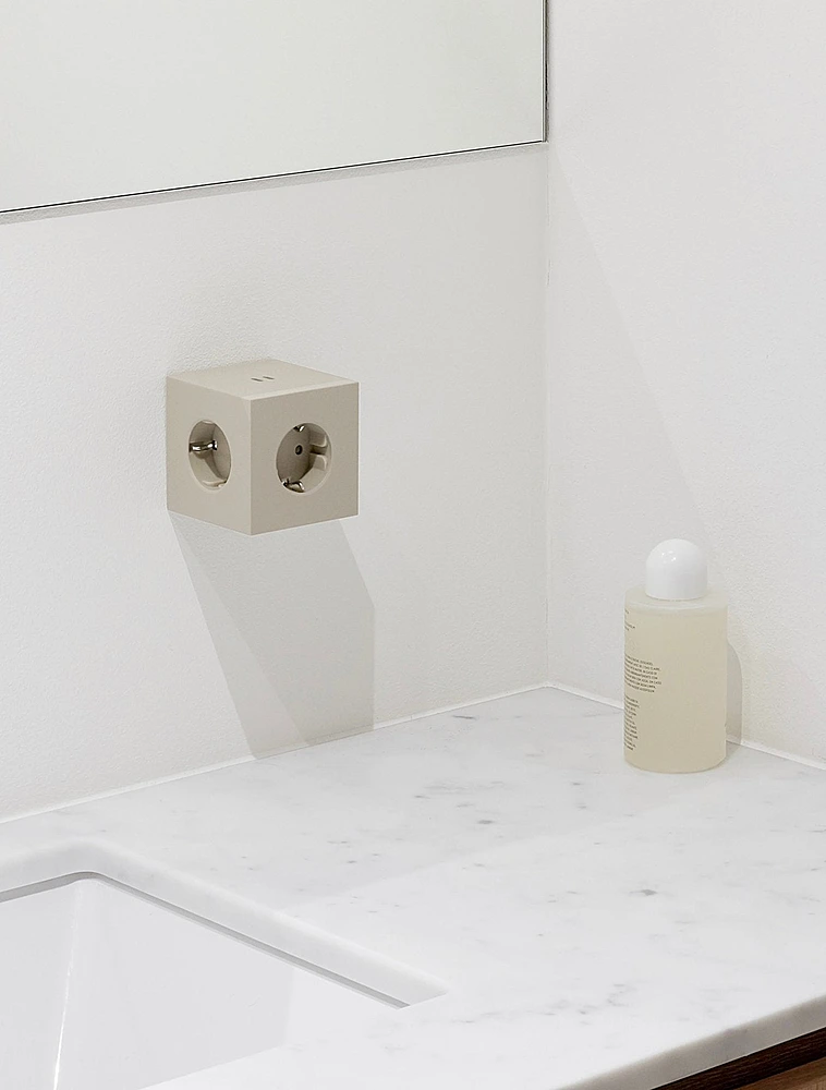 Разветвитель Square Two с USB-C и 3 розетками, 7,5х7,5 см от Avolt