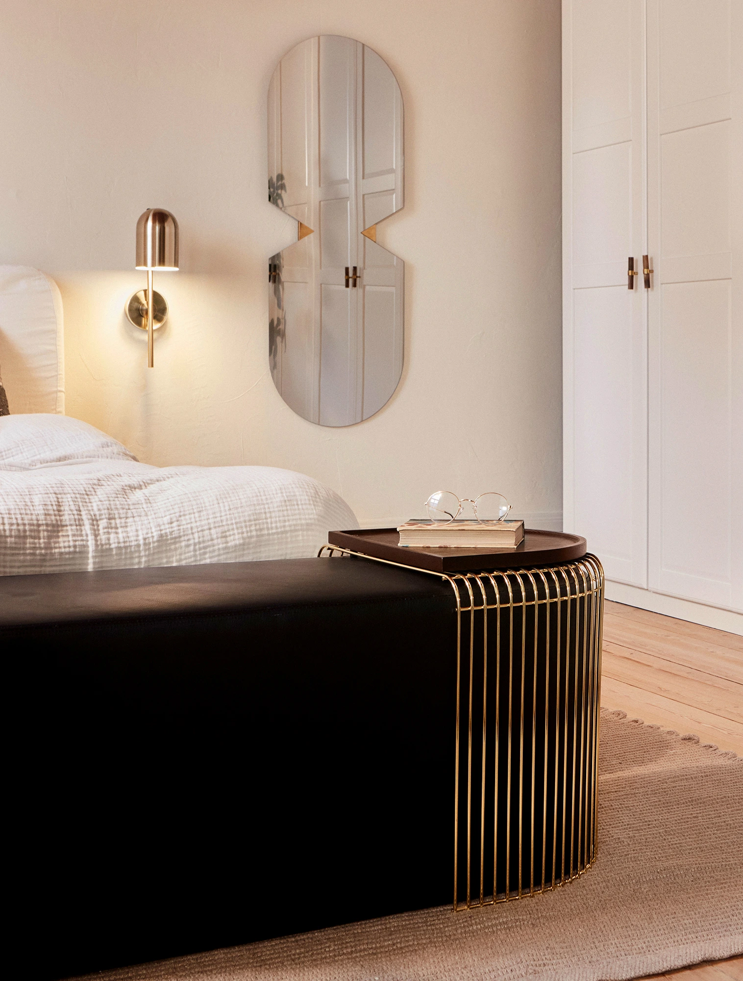 Журнальный столик с подносом Curva, 34x48x49 см