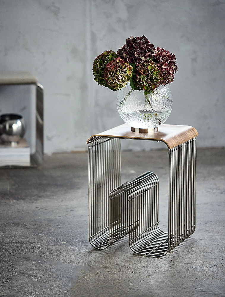 Журнальный стол со съёмным подносом Curva, 33x32,5x43,5 см от AYTM